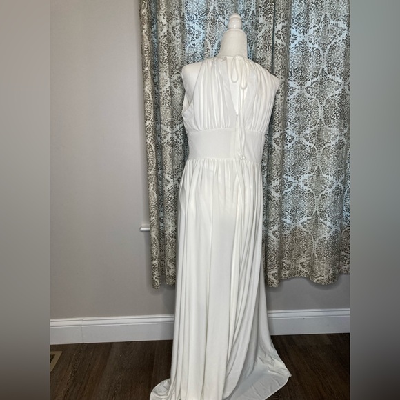 Long R&M Richards evening white gown with sequins - Picture 2 of 6